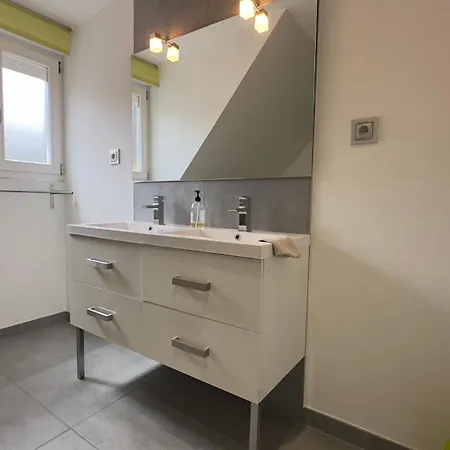 Le Vignoble Apartment *